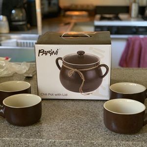 Chili Pot and 4 bowls